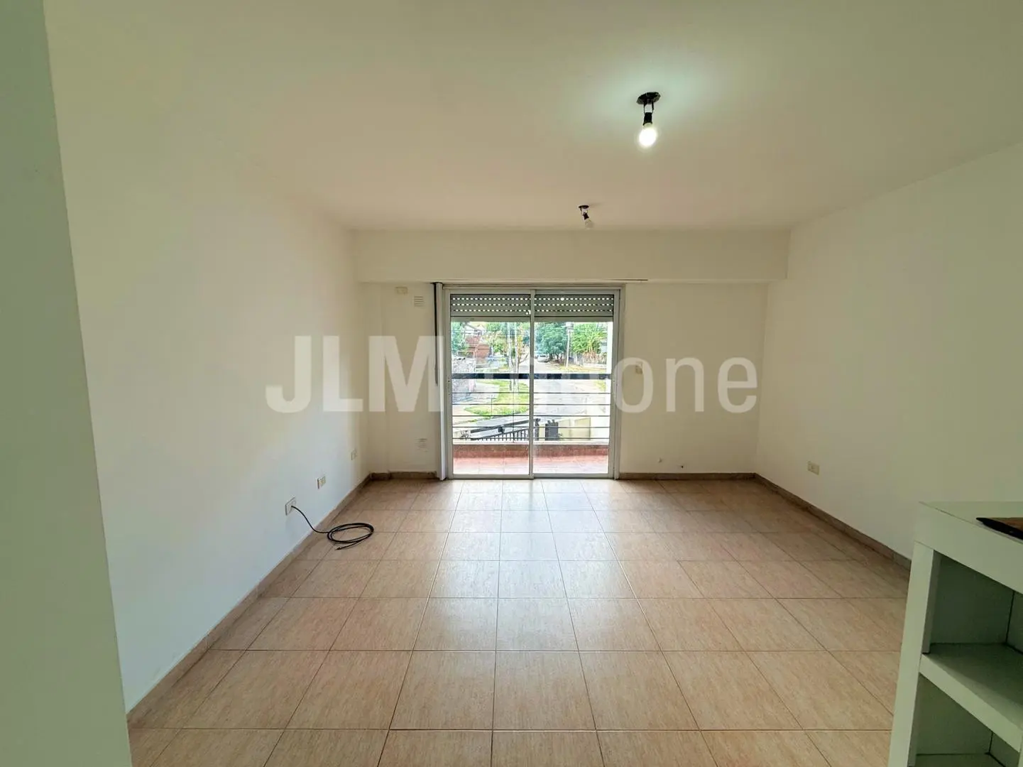 Departamento 2 ambientes con cochera y balcon 3