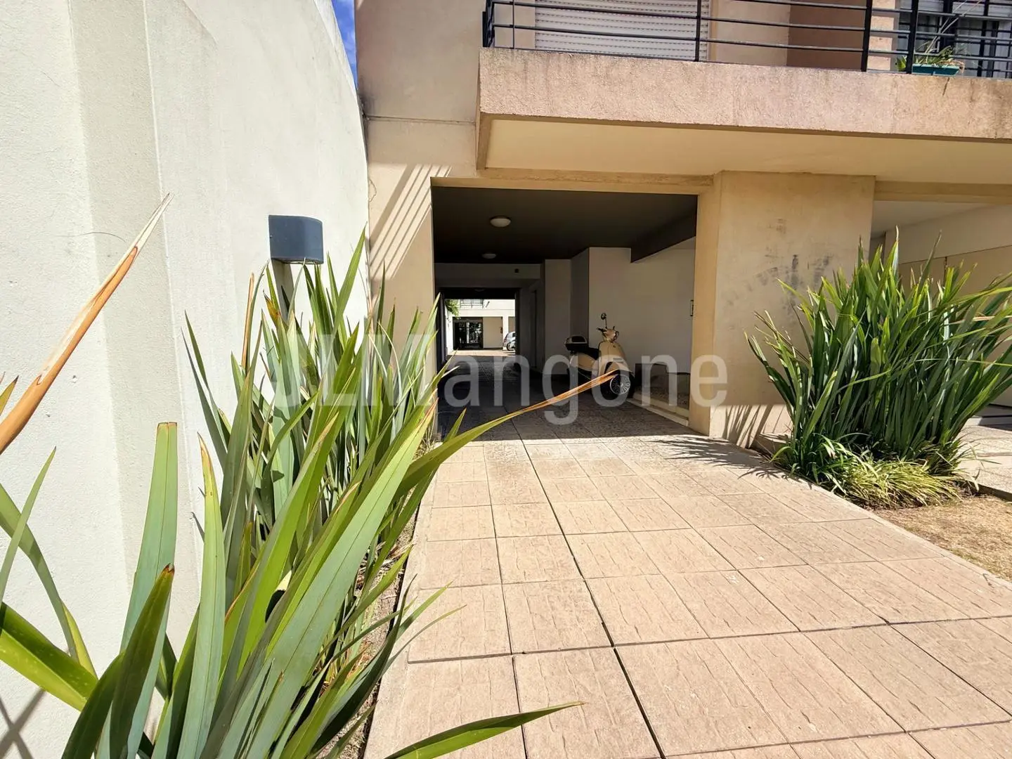 Departamento 2 ambientes con cochera y balcon 1