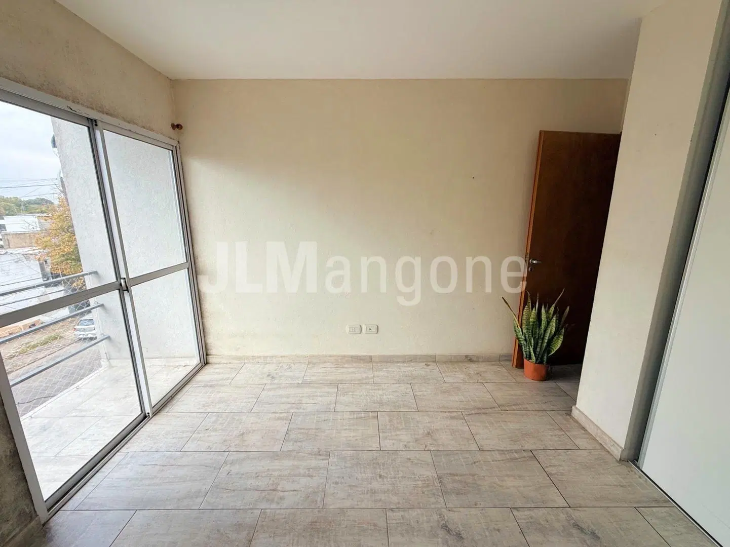 Departamenlto 2 ambientes con balcon 2