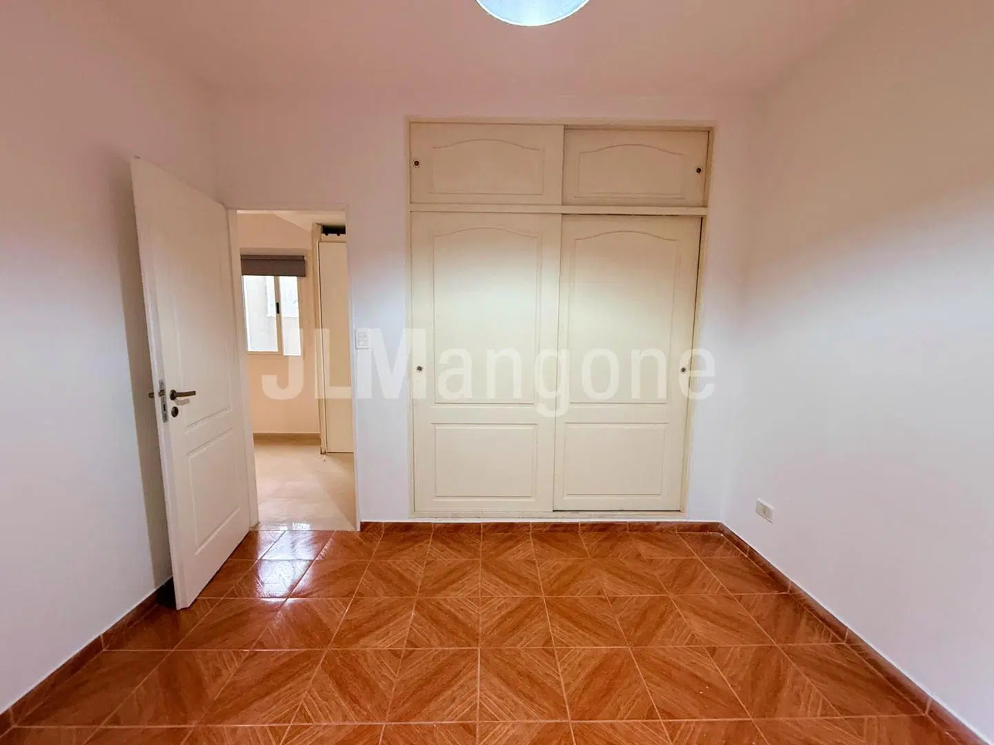 Departamento 2 ambientes con cochera y balcon 5