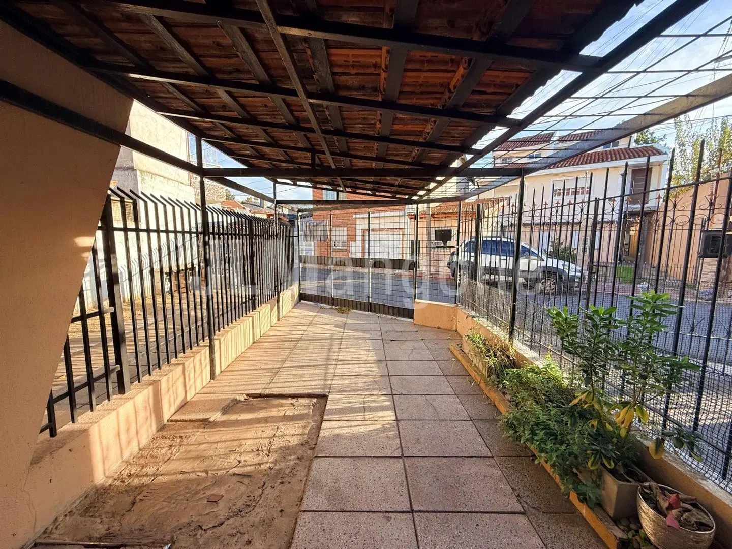 Duplex 4 ambientes con cochera y patio 1