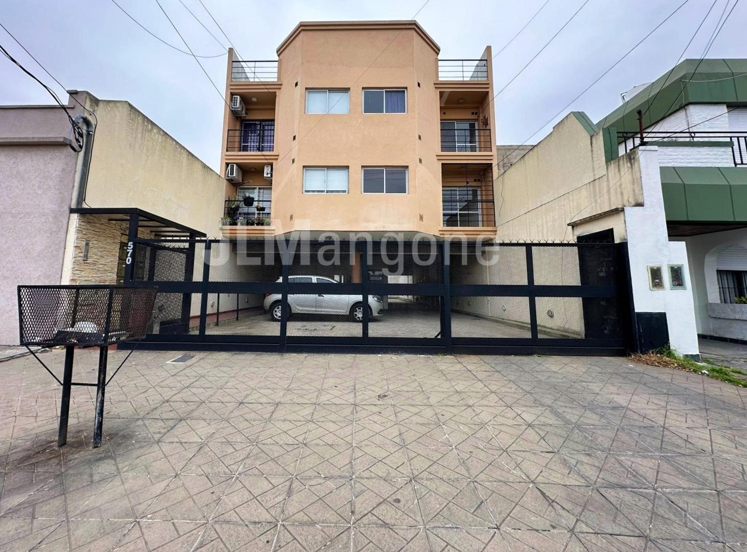 Departamento 2 amb con cochera, balcon y terraza