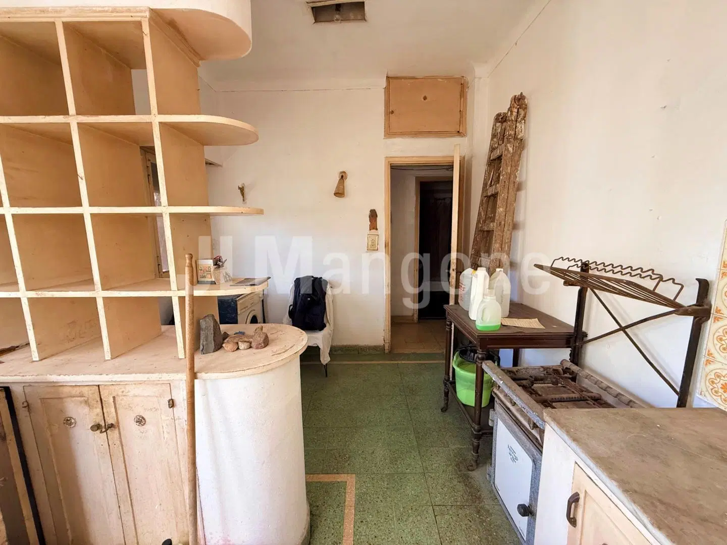 Casa 3 ambientes con cocheras y parque (a refaccionar) 3