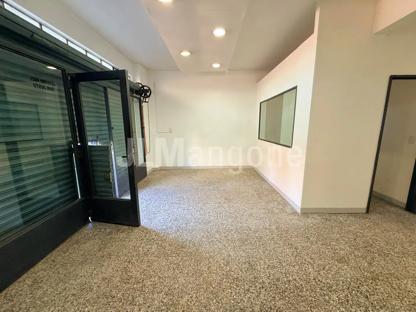 Local 50 m2 sobre Cerviño 2