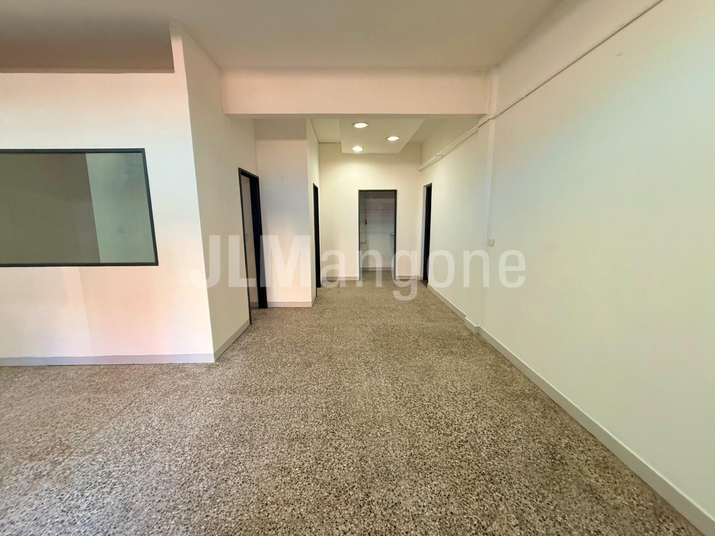 Local 50 m2 sobre Cerviño