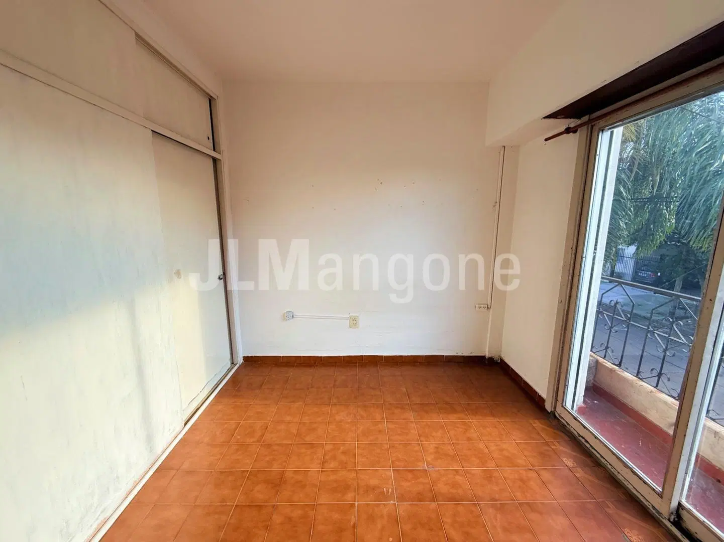 Departamento 2 ambientes con balcon frances 3