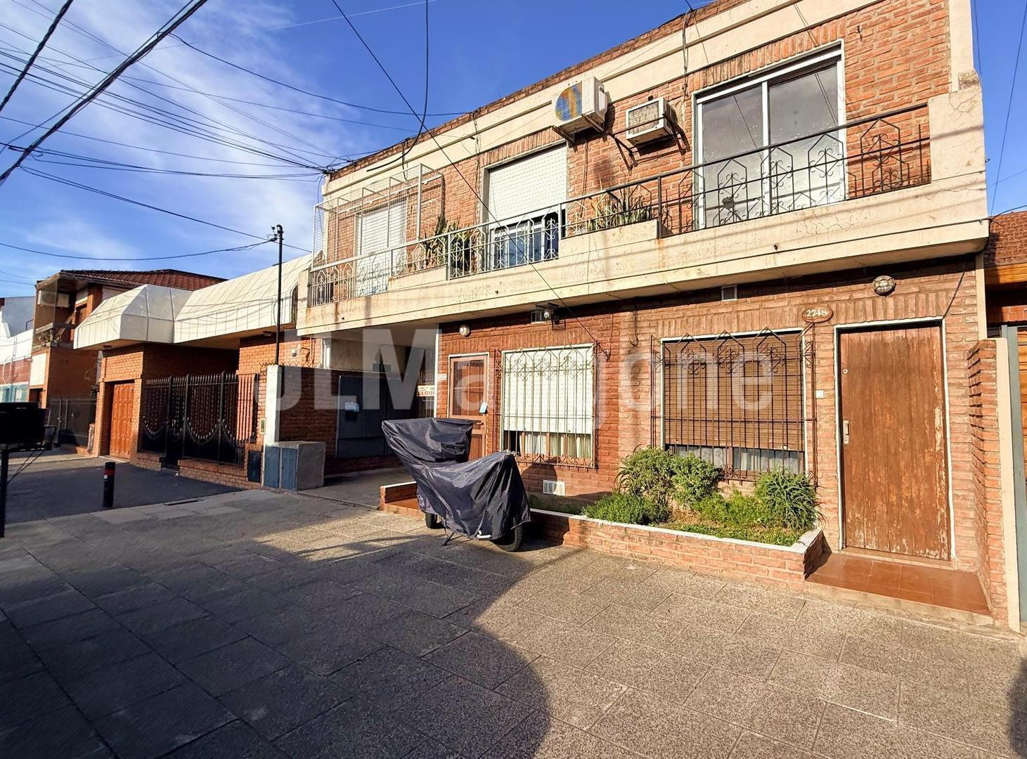Departamento 2 ambientes con balcon frances