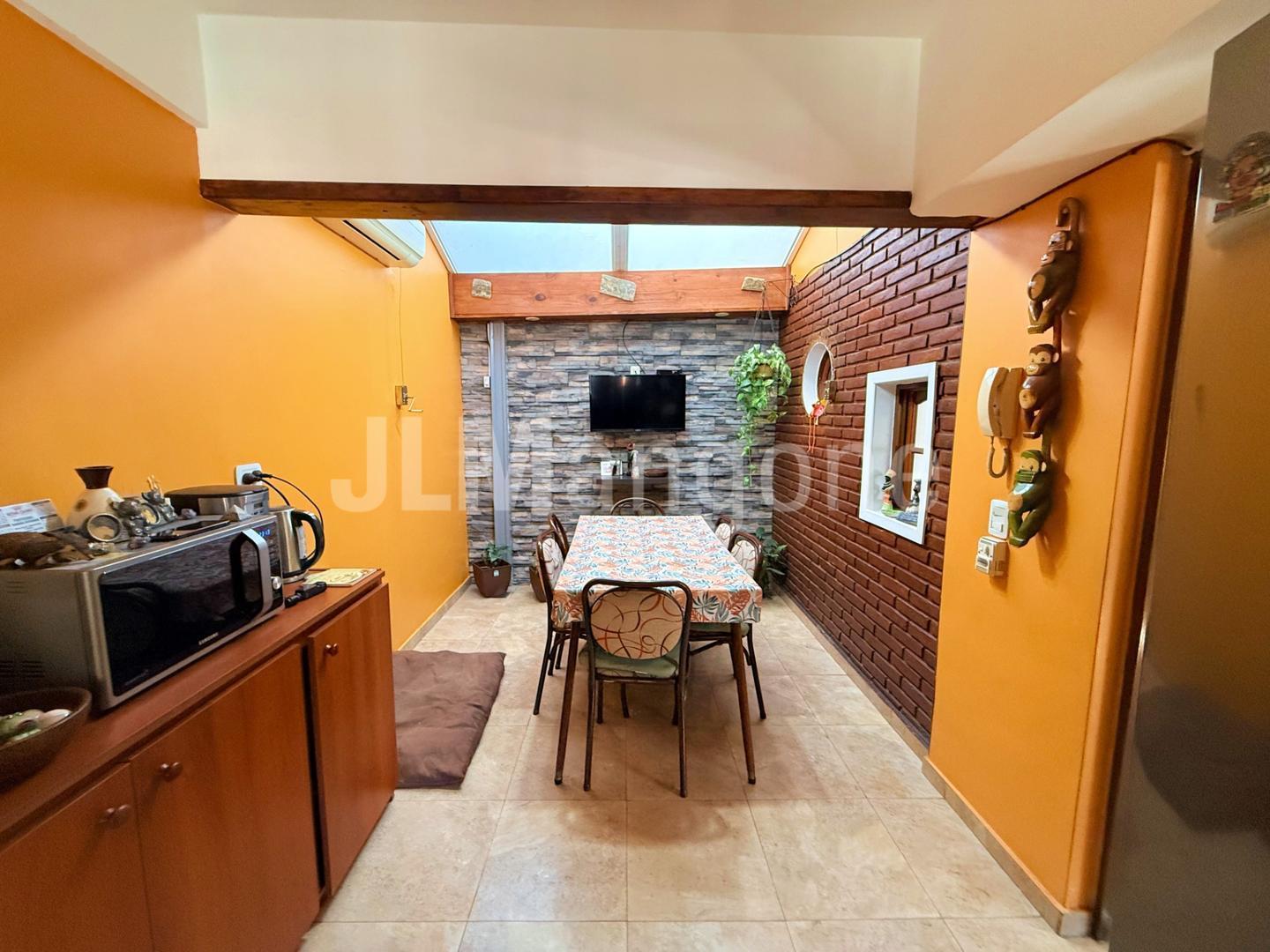 Foto de Triplex 4 ambientes con cocheras, patio y terraza, imagen 3