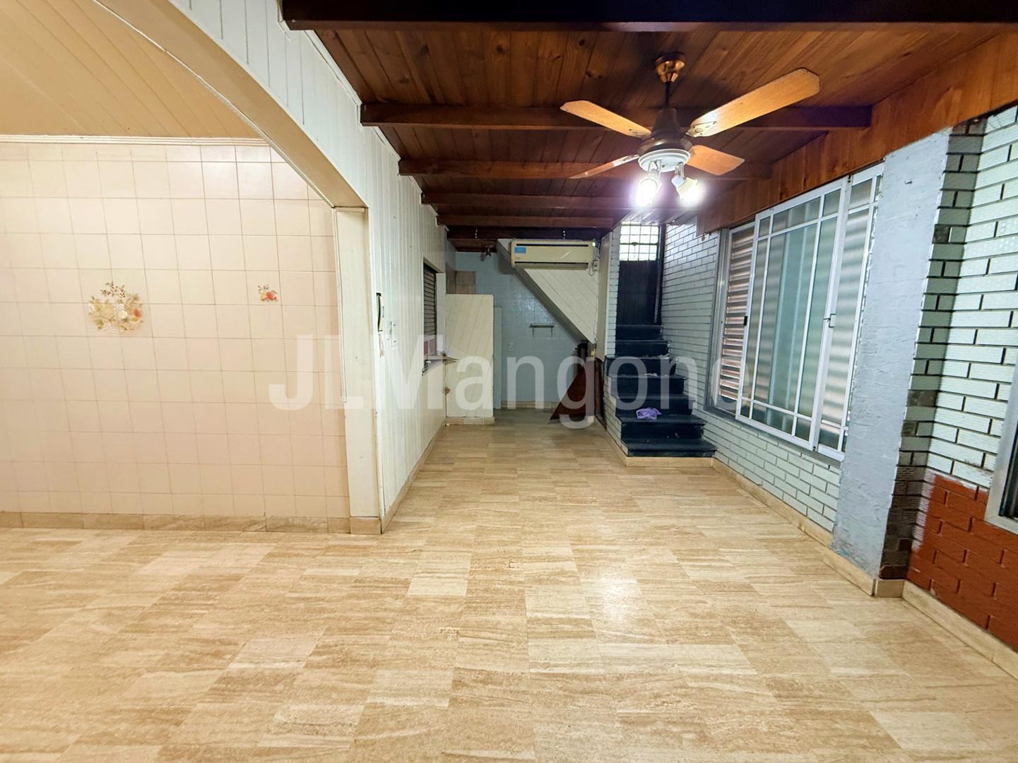 Foto de Casa 3 ambientes con cocheras y patio, imagen 4
