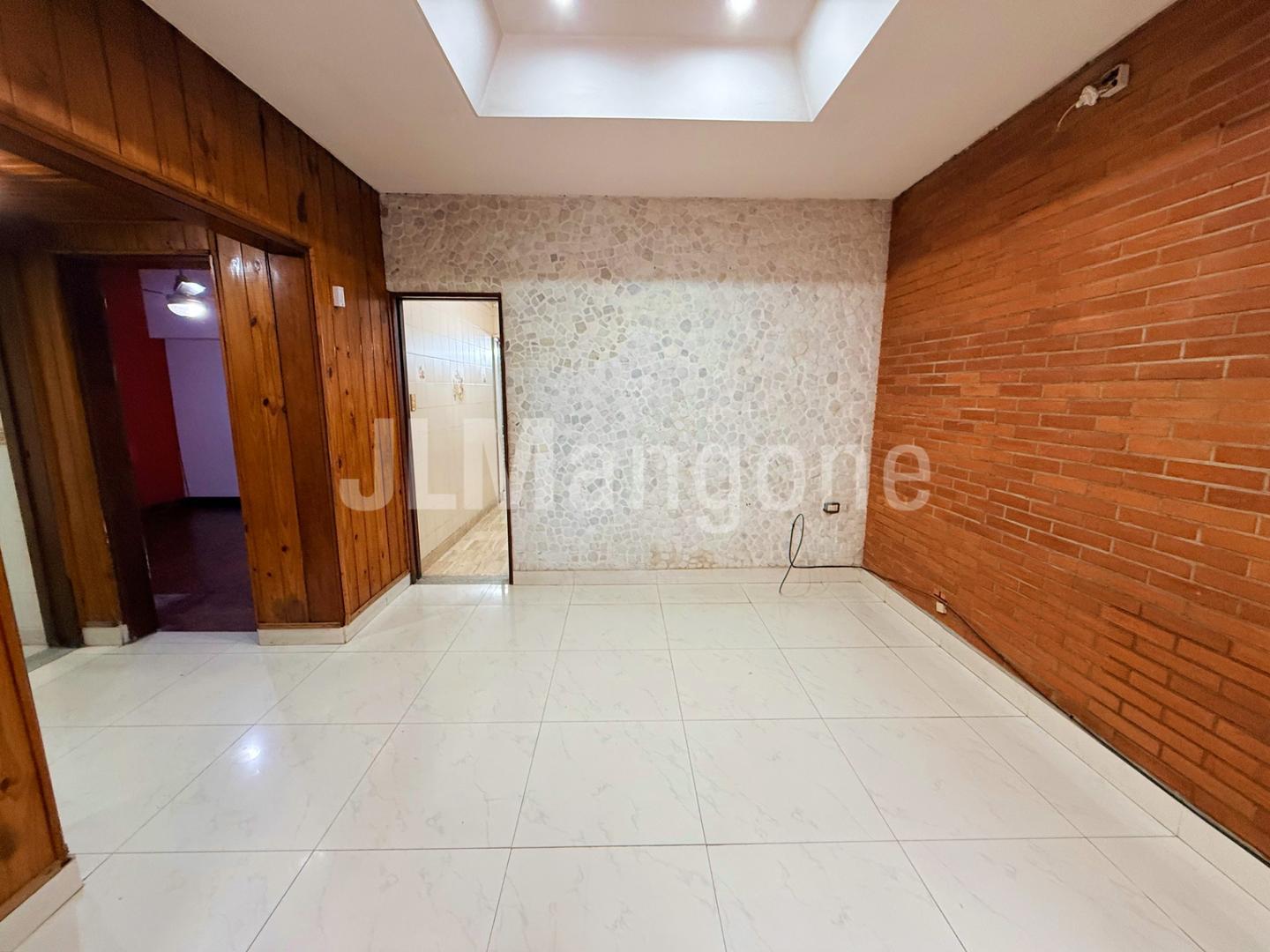 Foto de Casa 3 ambientes con cocheras y patio, imagen 3