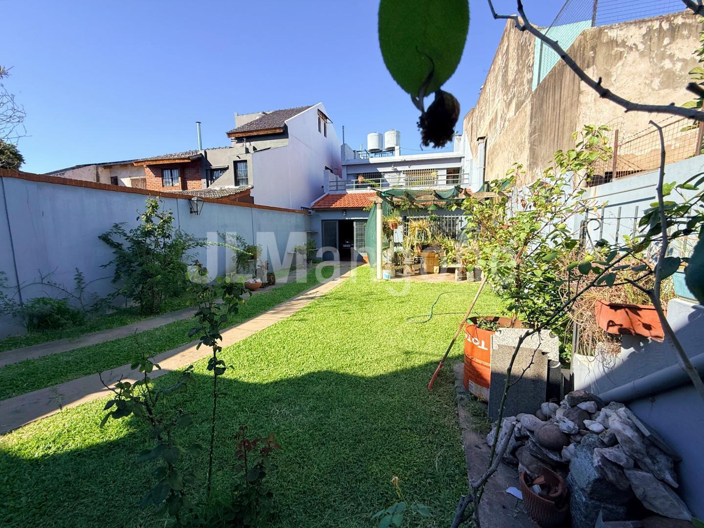 Foto de Casa 4 amb con cocheras parque y quincho, imagen 3