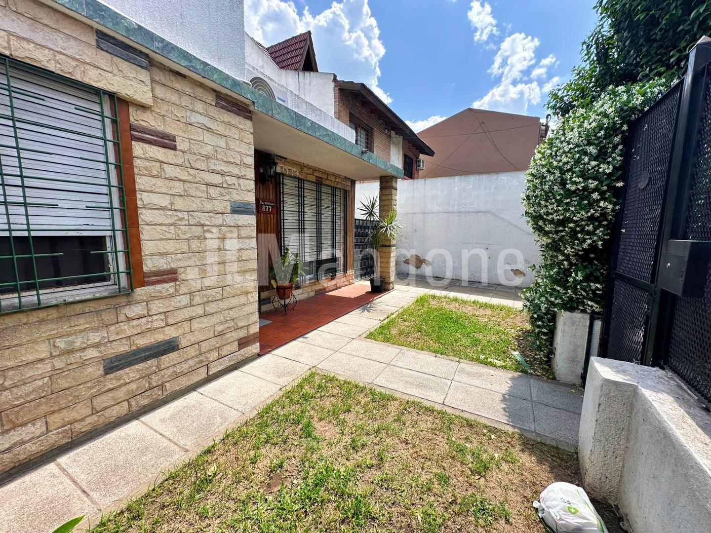 Foto de Casa 3 ambientes con cochera y patio, imagen 2