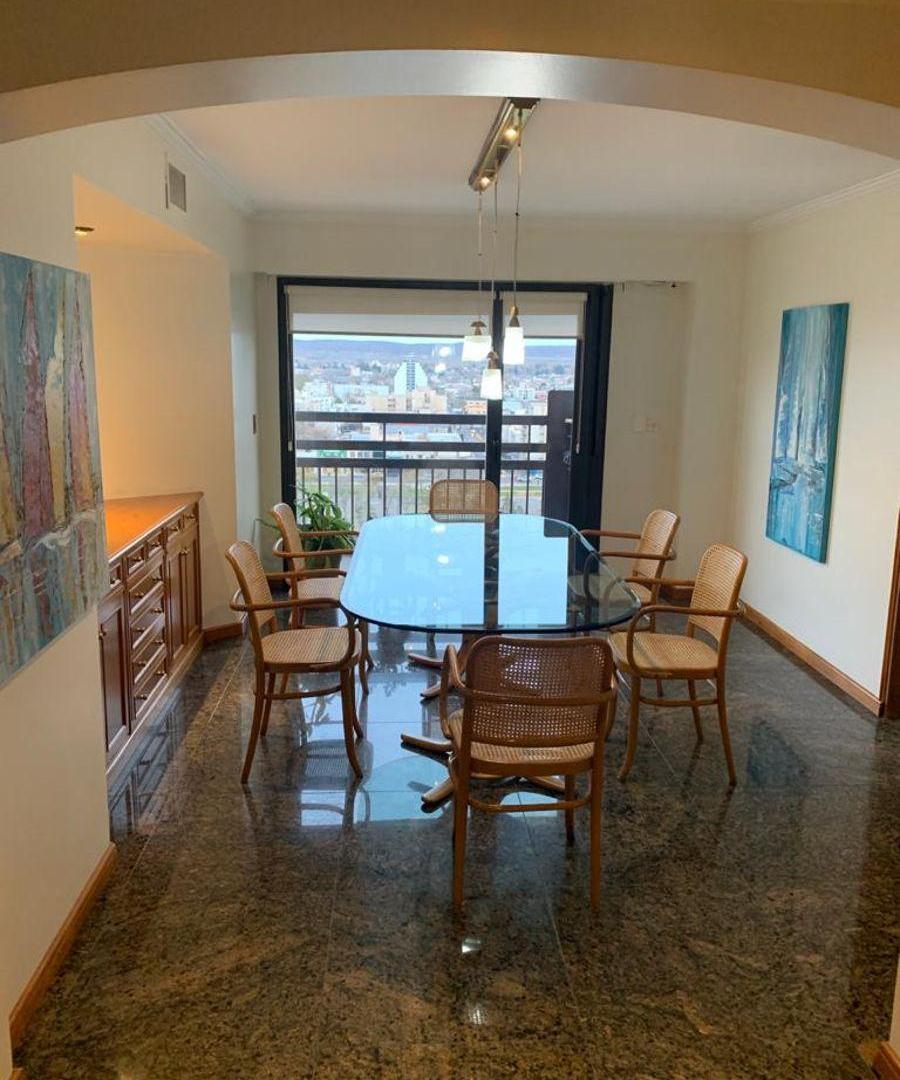 Foto de Exclusivo Departamento en Alquiler de 4 Dormitorios Centro de Neuquén, imagen 1