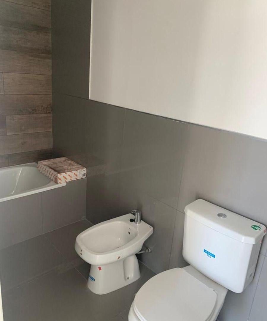 Foto de Departamento en alquiler de 1 Dormitorio con Cochera – Bº Santa, imagen 2
