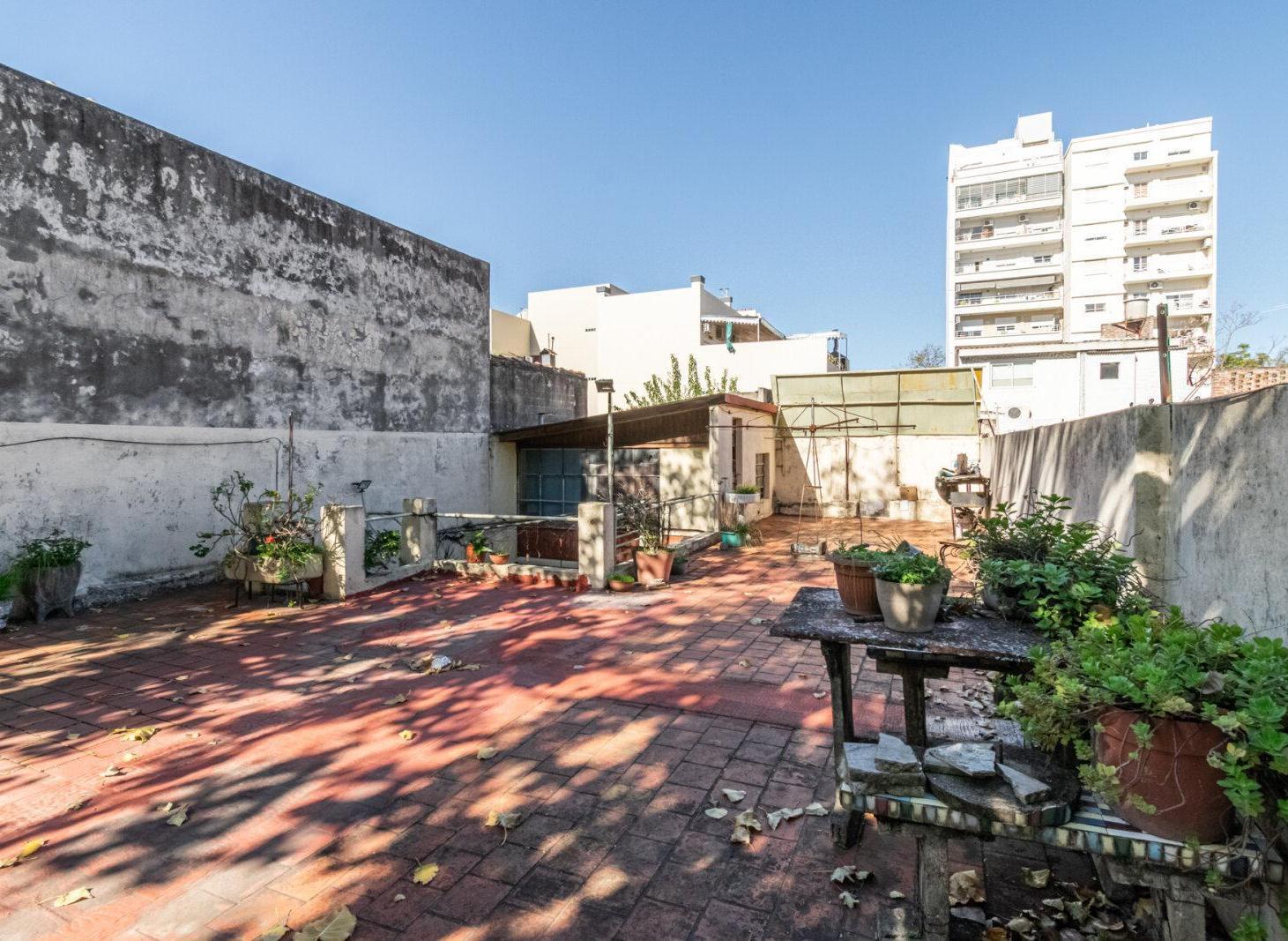 Casa en Venta · 5 Ambientes  ·  Terraza  ·  Villa Pueyrredon. CABA