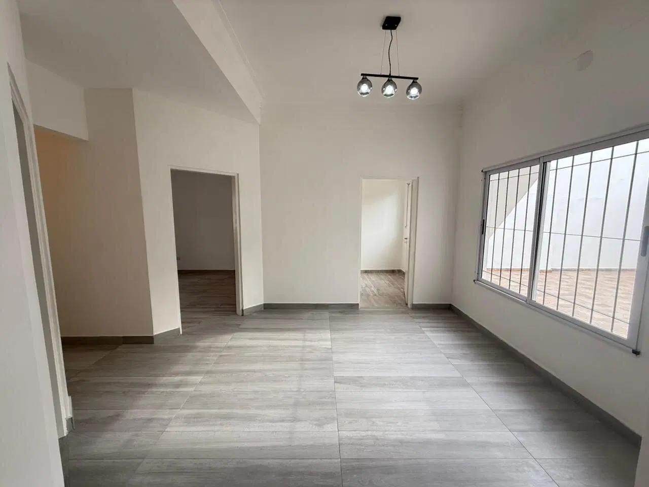 Casa en alquiler. 4 ambientes. Reciclado. Patio. Terraza. Apto mascotas 2