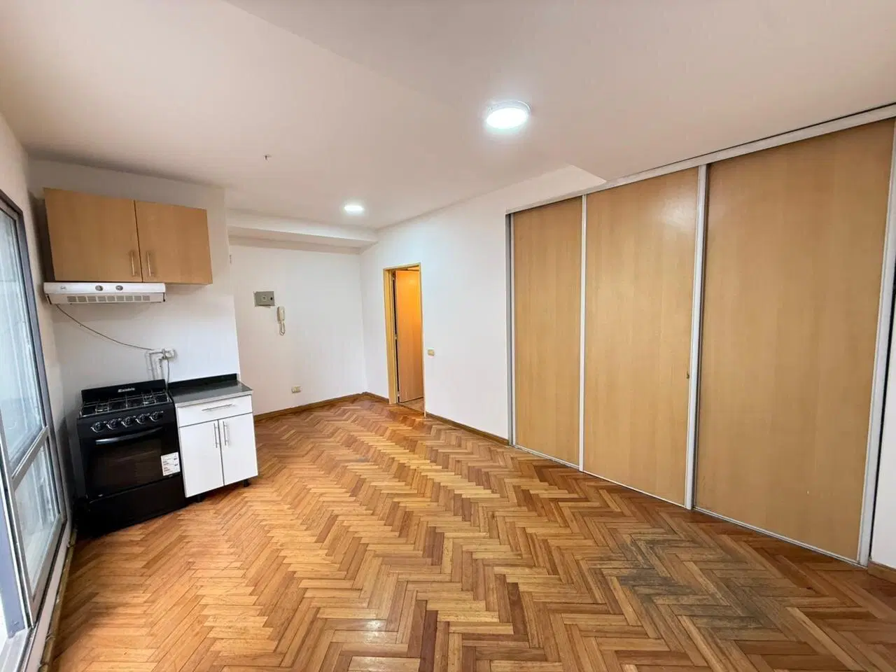 Monoambiente en alquiler. Patio. Apto profesional. Villa Urquiza 2