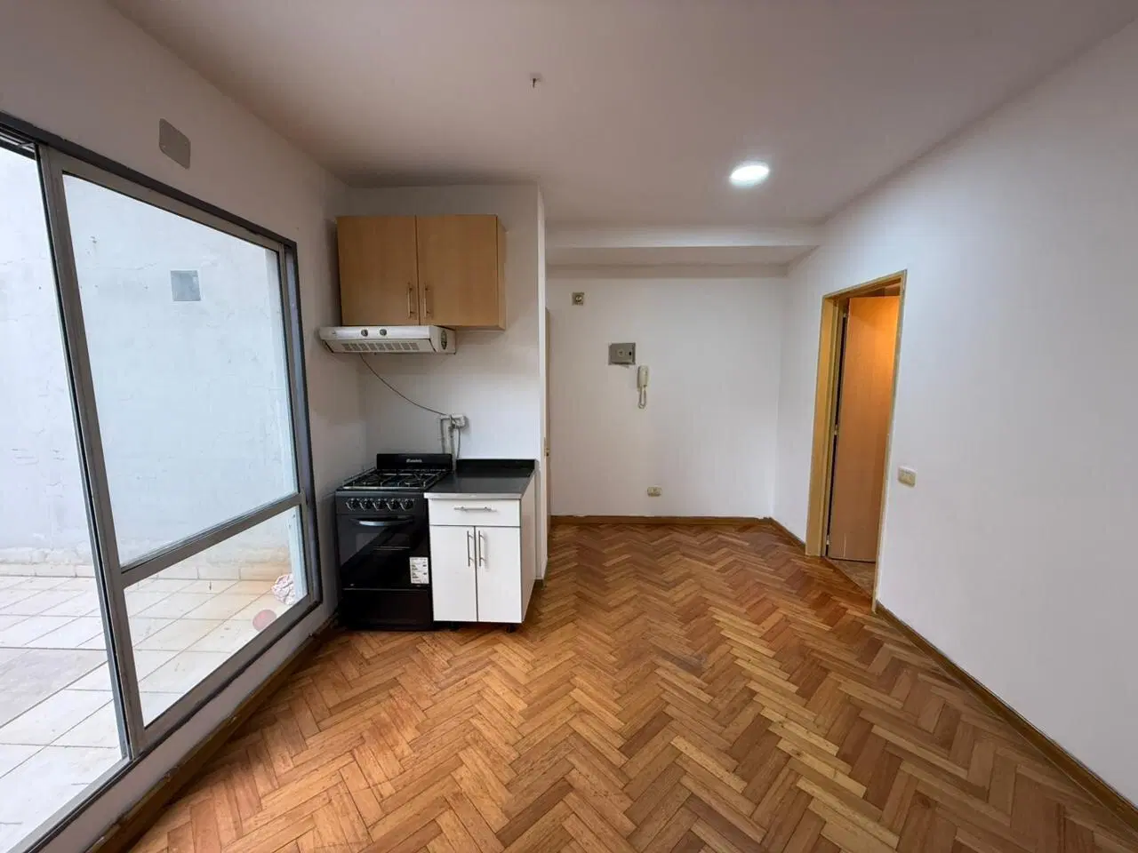 Monoambiente en alquiler. Patio. Apto profesional. Villa Urquiza 5