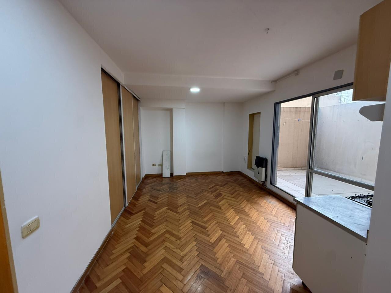 Monoambiente en alquiler. Patio. Apto profesional. Villa Urquiza