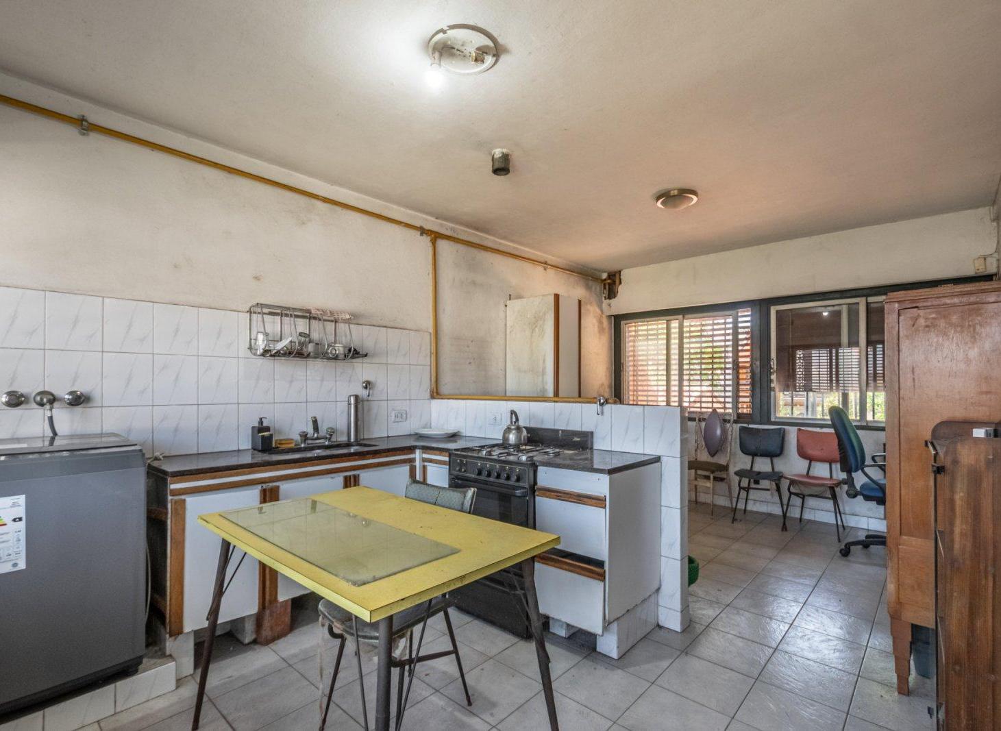 Foto de Casa. 4 Amb. Lote 50m. Jardin. A refaccionar. Villa Devoto. Av. Mosconi, imagen 4