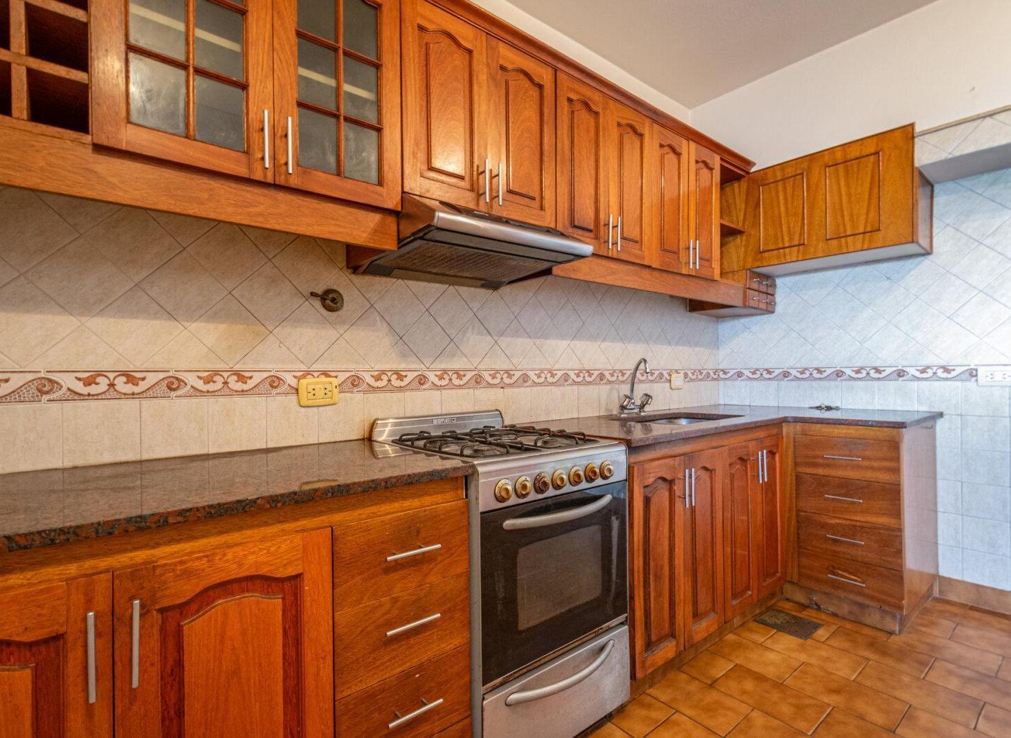 Foto de Triplex. 4 Ambientes. Jadín. Balcón. Villa Real, imagen 3