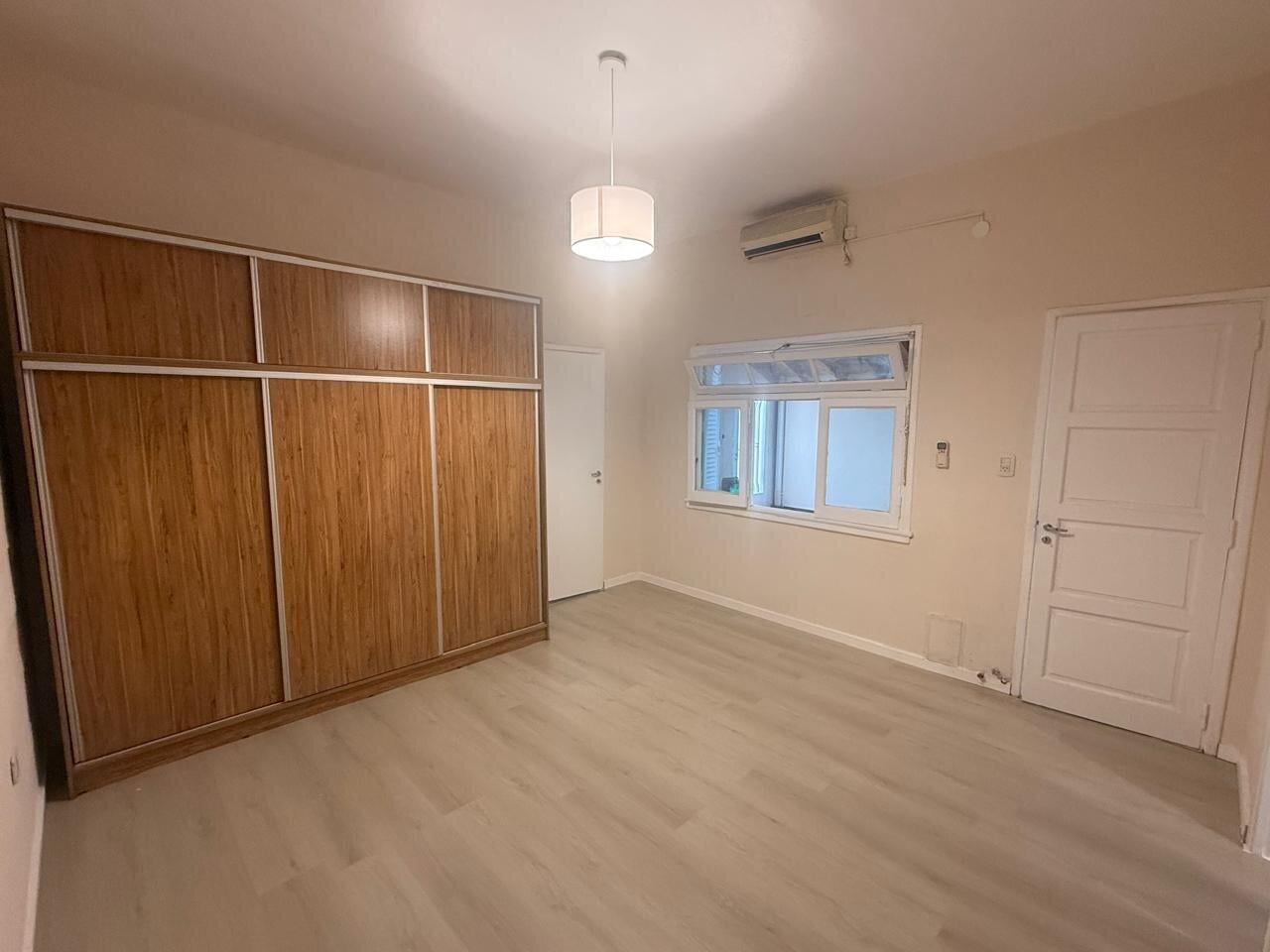 Foto de Casa . 4 Ambientes . Jardín con Parrilla y Garage Cubierto . Parque Chas, imagen 5