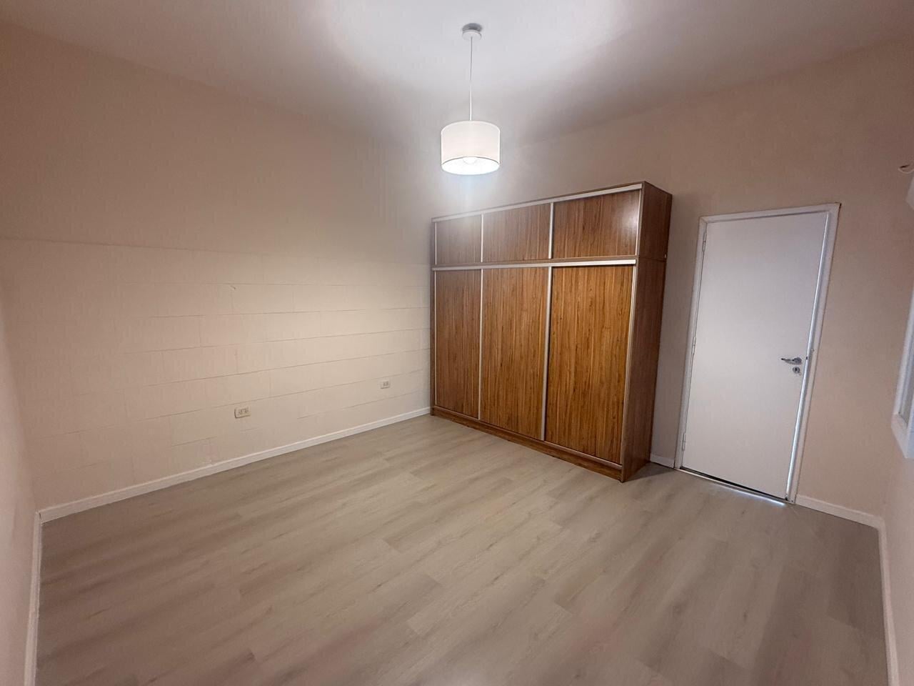 Foto de Casa . 4 Ambientes . Jardín con Parrilla y Garage Cubierto . Parque Chas, imagen 4