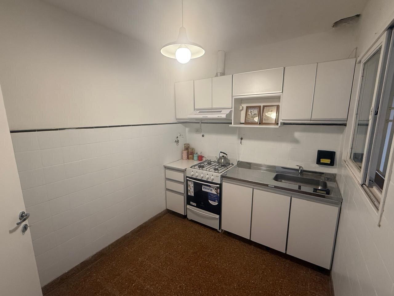 Foto de Casa . 4 Ambientes . Jardín con Parrilla y Garage Cubierto . Parque Chas, imagen 3