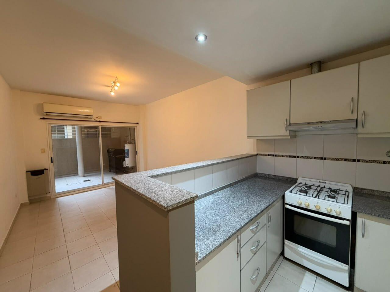Foto de Alquiler. PH. 2 Ambientes. Patio. Villa Urquiza, imagen 1