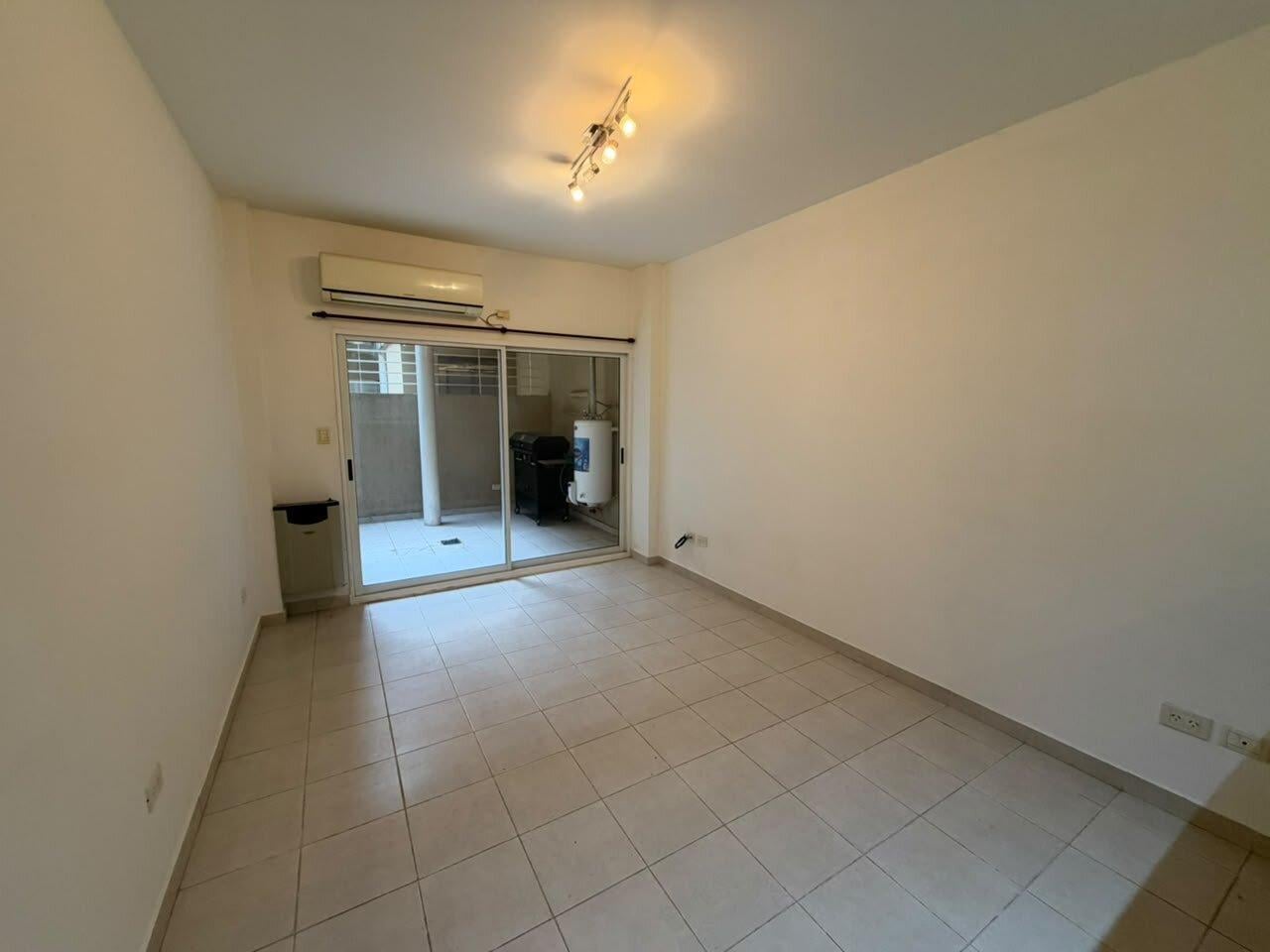 Foto de Alquiler. PH. 2 Ambientes. Patio. Villa Urquiza, imagen 4