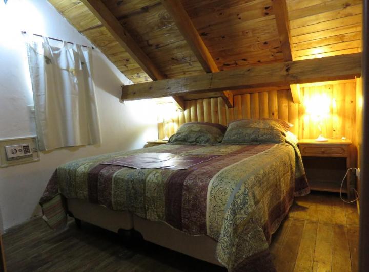 VENTA - COMPLEJO DE 6 ( SEIS ) DEPARTAMENTOS Y OFICINA - COPAHUE 3