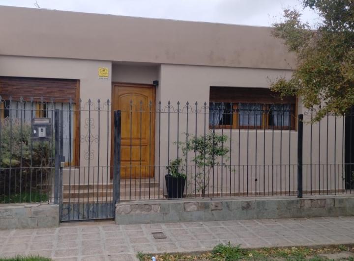 VENTA - CASA DE 3 HABIT.  - CIPOLLETTI 2