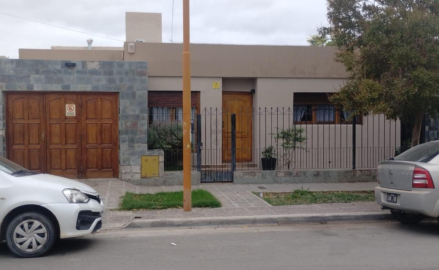VENTA. APTO CREDITO - CASA DE 3 HABIT.  - CIPOLLETTI