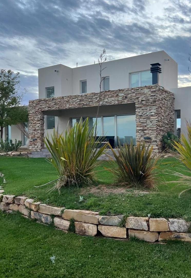 Foto de VENTA - CASA DE TRES HABITACIONES - LAGO MARI MENUCO - B° CERRADO LA PENINSULA, imagen 4