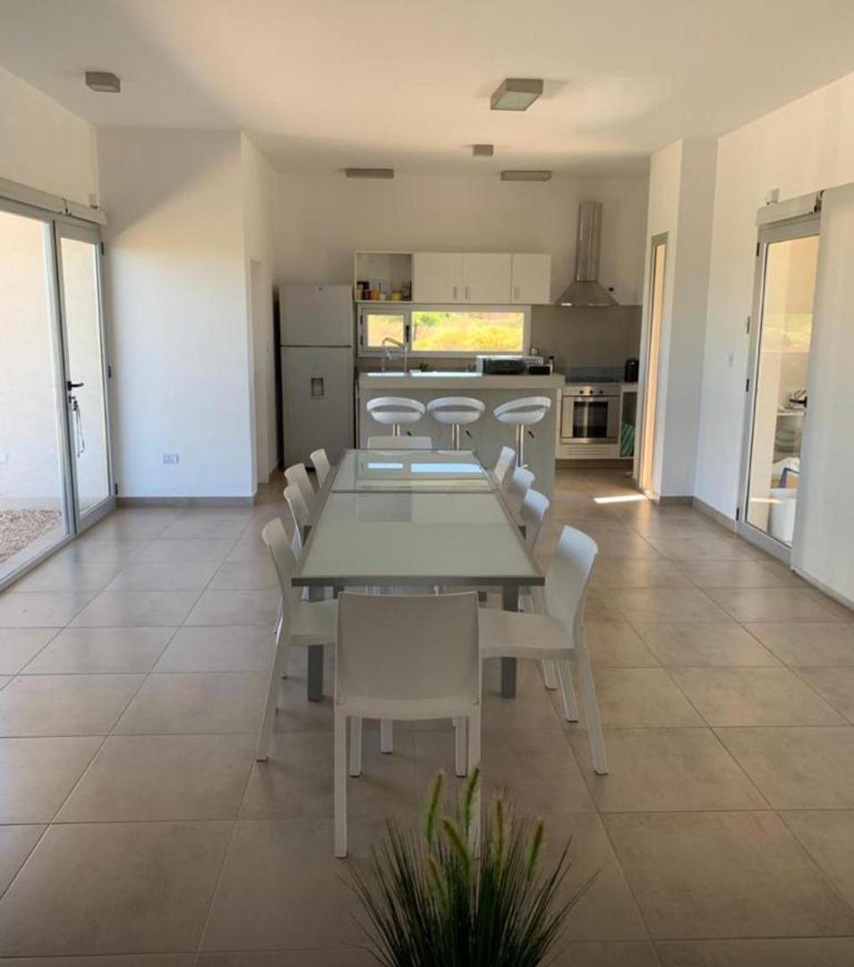 Foto de VENTA - CASA DE TRES HABITACIONES - LAGO MARI MENUCO - B° CERRADO LA PENINSULA, imagen 5