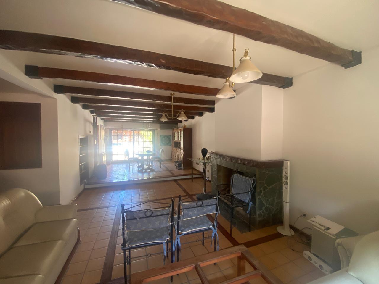 Foto de VENTA - CASA DE SIETE DORMITORIOS - PILETA - NEUQUÉN CAPITAL, imagen 3