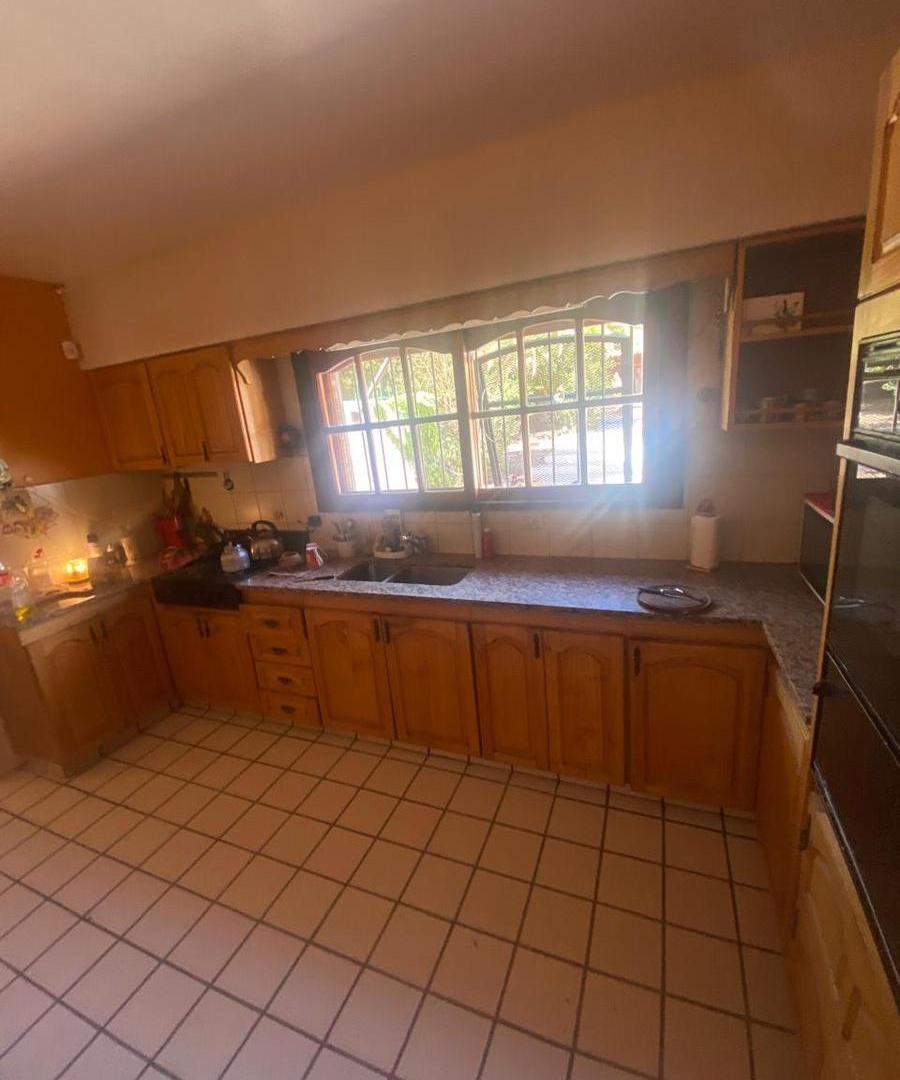 Foto de VENTA - CASA DE SIETE DORMITORIOS - PILETA - NEUQUÉN CAPITAL, imagen 5