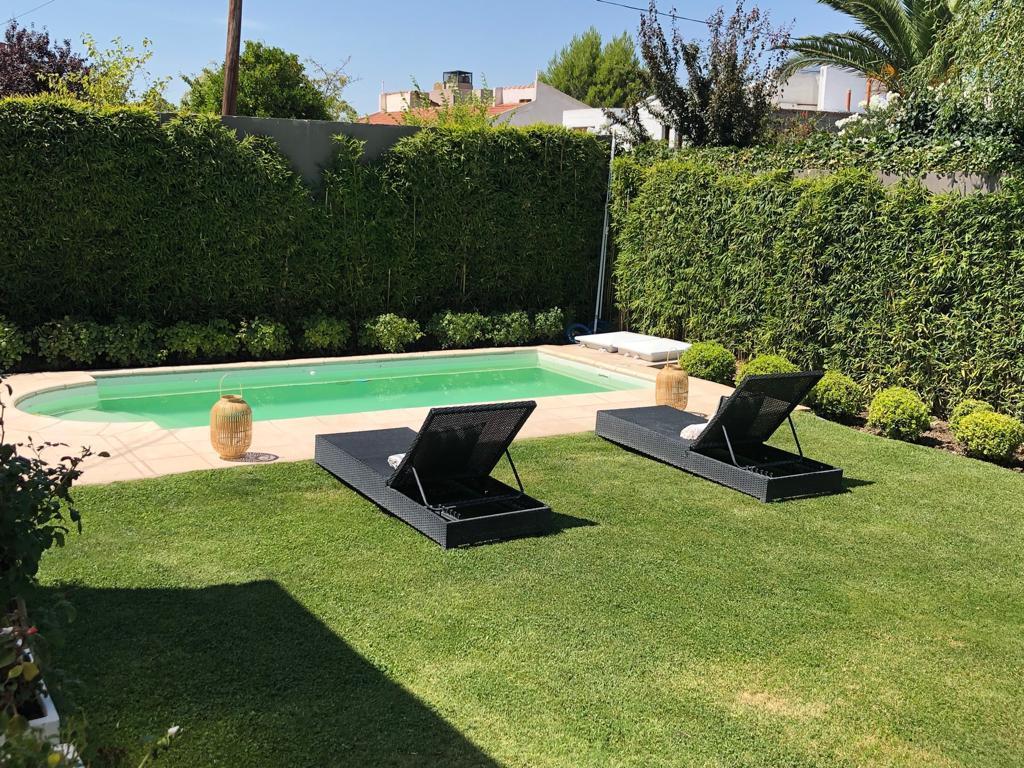 Foto de VENDE - CASA DE 3 HAB. - COCHERA - PILETA. B° SANTA GENOVEVA. NEUQUÉN CAPITAL, imagen 2