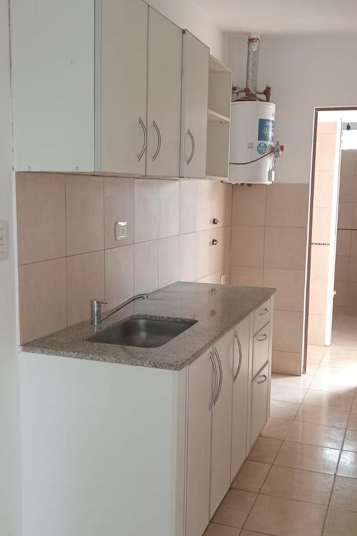 depto. 1 DORMITORIO con patio en Primer piso – BARRIO ROSEDAL - EXPENSAS BAJAS