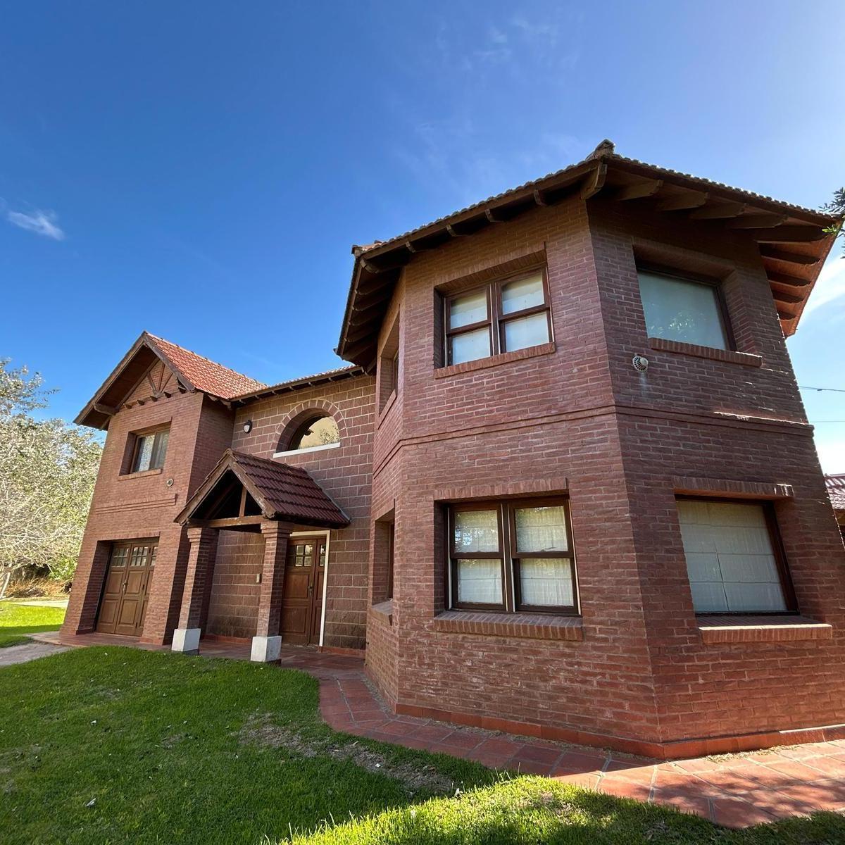Casa en Venta con Piscina Multifamiliar Las Gaviotas 2