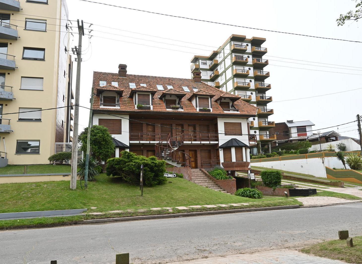 TRIPLEX EN VENTA  A DOS CUADRAS DEL MAR VILLA GESELL