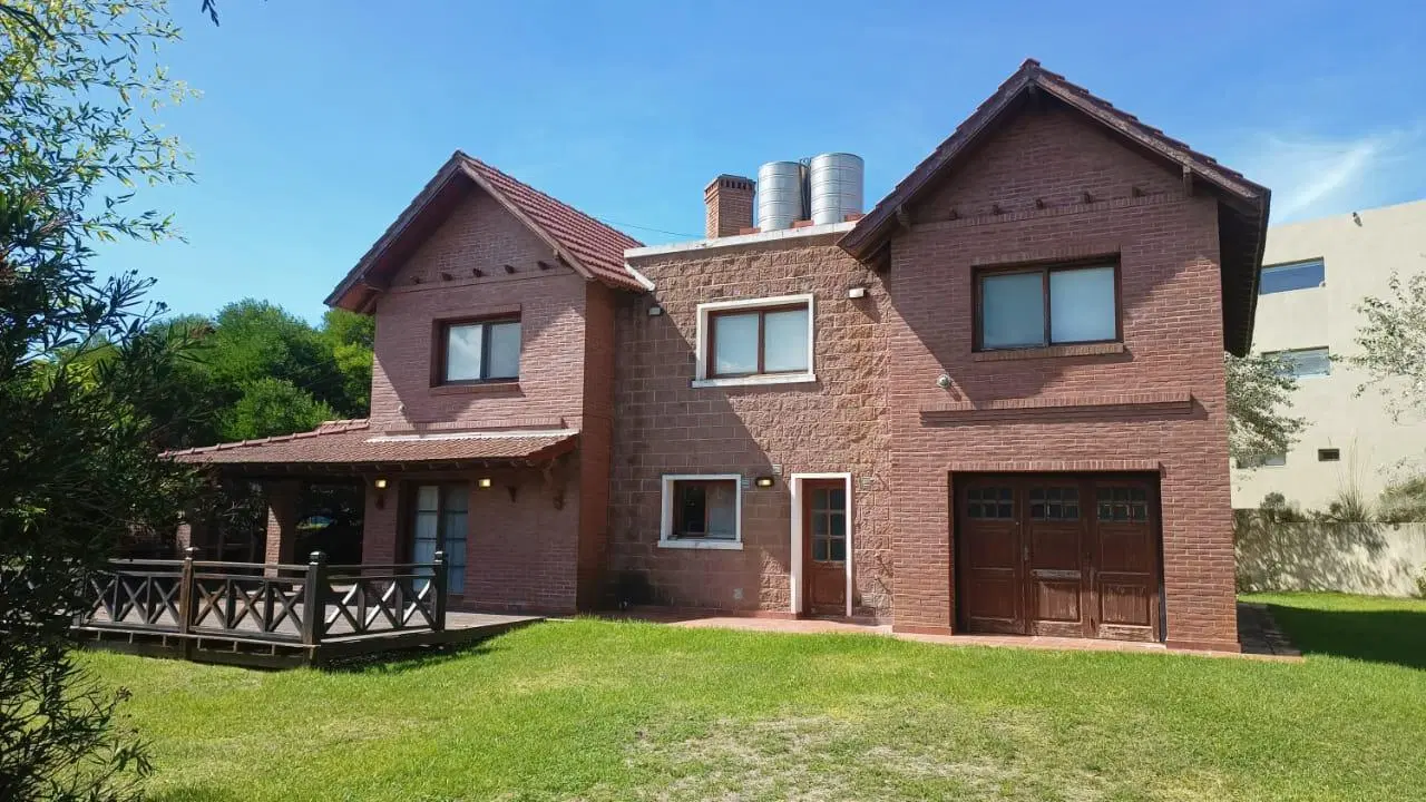 CASA EN VENTA CON PISCINA LAS GAVIOTAS 3