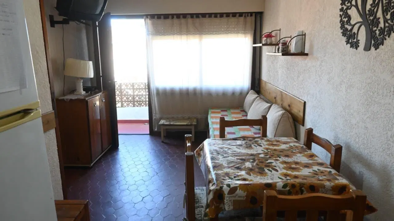 DEPARTAMENTO / DOS AMBIENTES /( OPORTUNIDAD)  VILLA GESELL 4