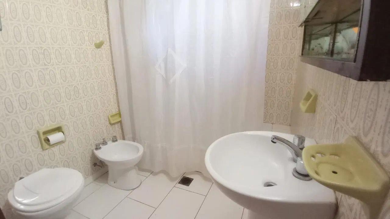 CASA EN VENTA GESELL NORTE 5