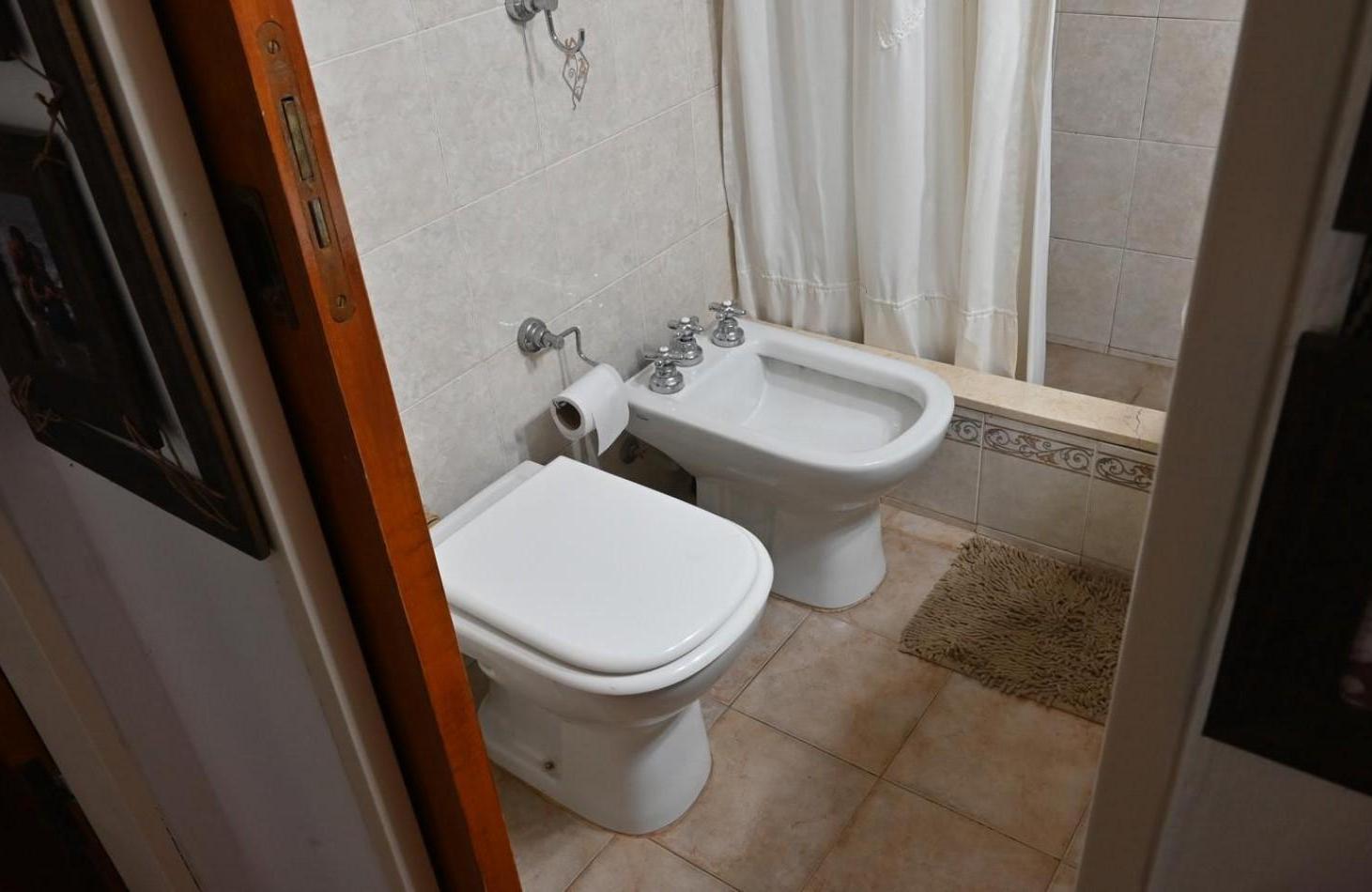 Foto de A LA VENTA CASA DE 3 DORMITORIOS EN VILLA GESELL, imagen 1