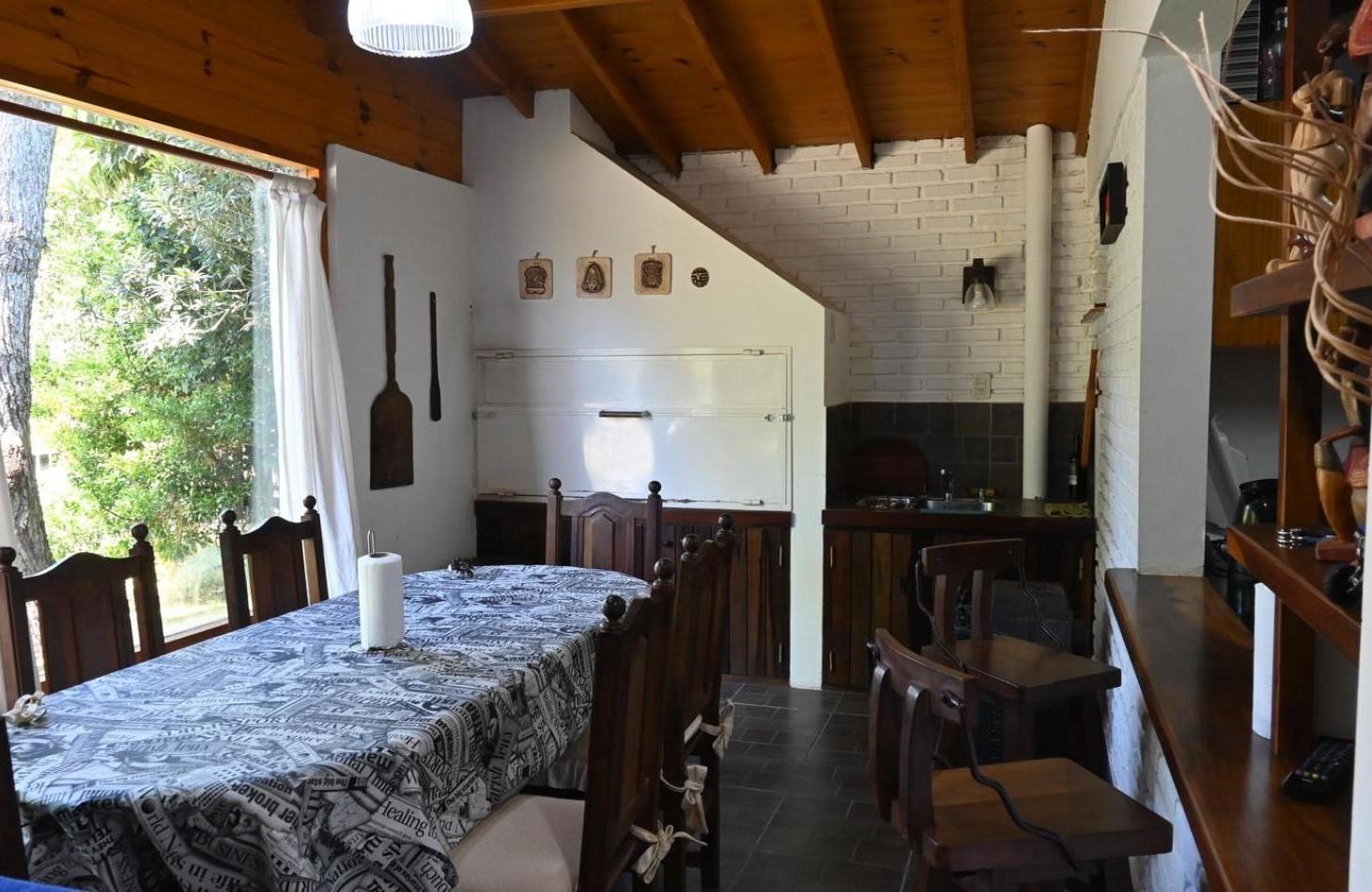 Foto de A LA VENTA CASA DE 3 DORMITORIOS EN VILLA GESELL, imagen 3