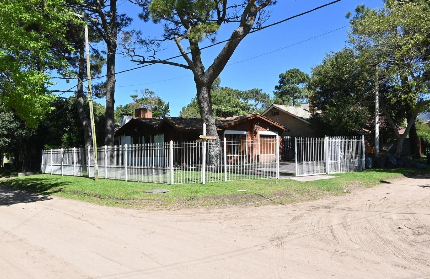 Foto de A LA VENTA CASA DE 3 DORMITORIOS EN VILLA GESELL, imagen 5