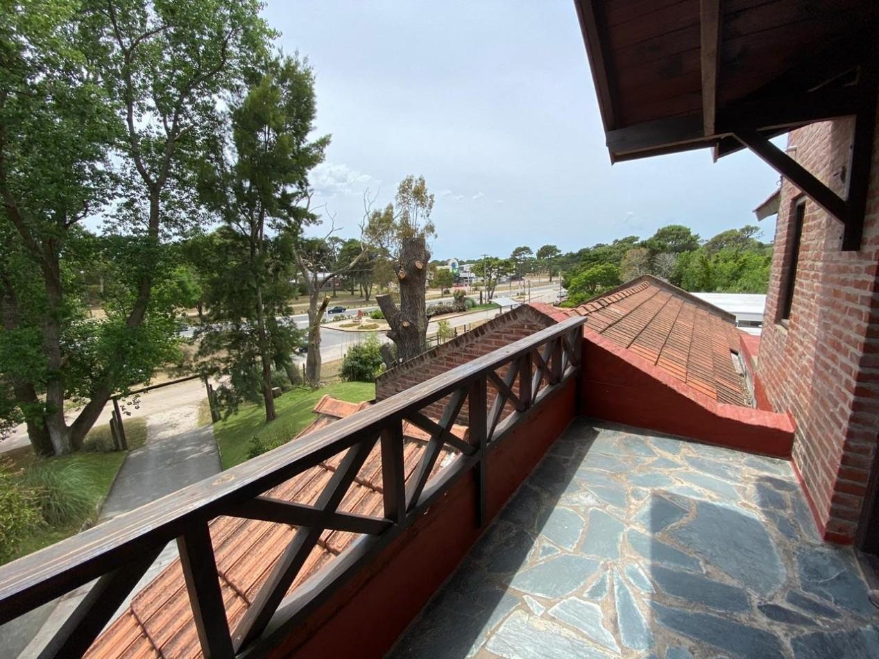 Foto de A LA VENTA CASA 4 AMBIENTES CON VISTA AL GOLF - VILLA GESELL, imagen 2