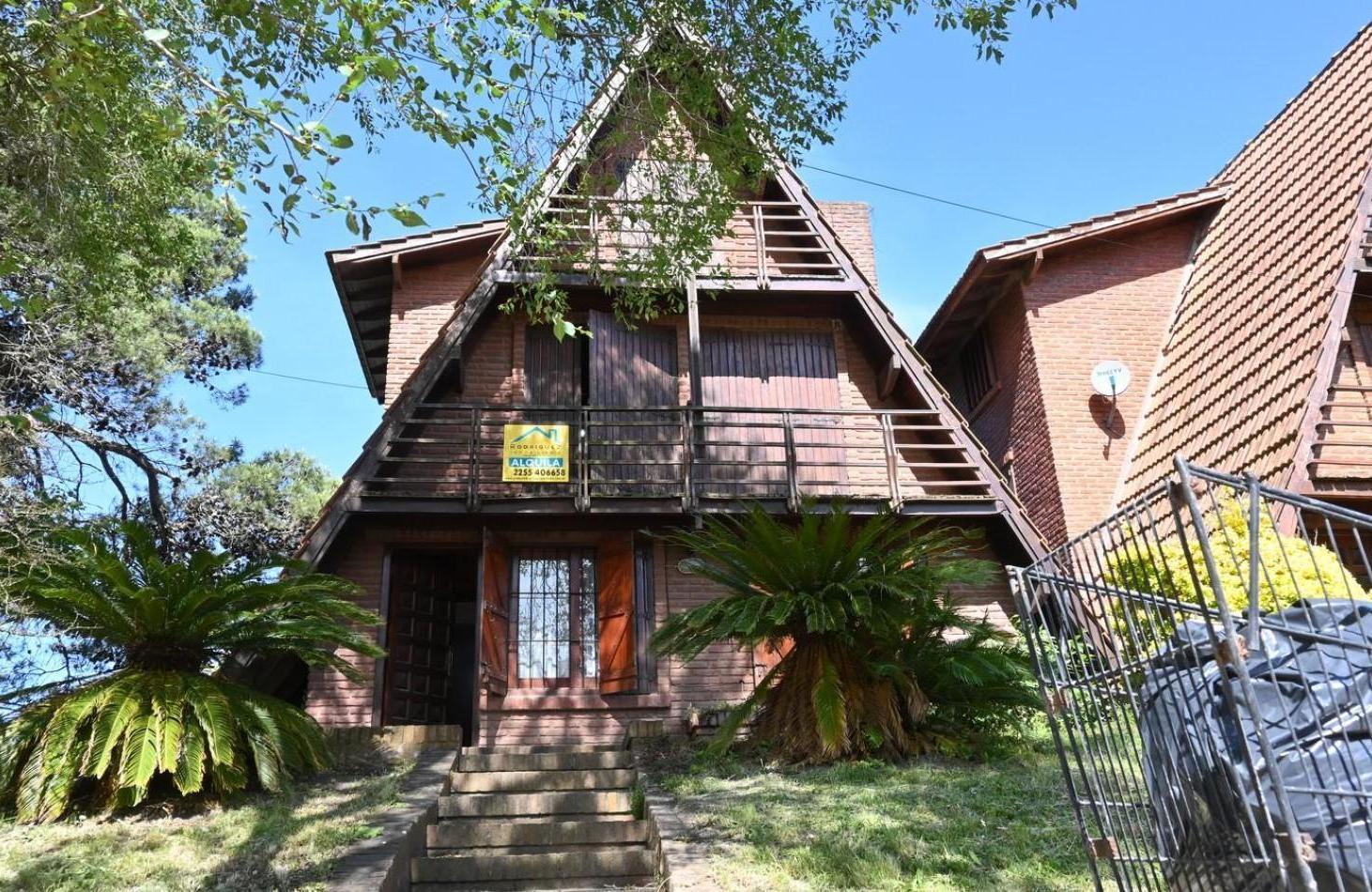 EN ALQUILER CASA 7 AMBIENTES PARA HASTA 14 PERSONAS - VILLA GESELL