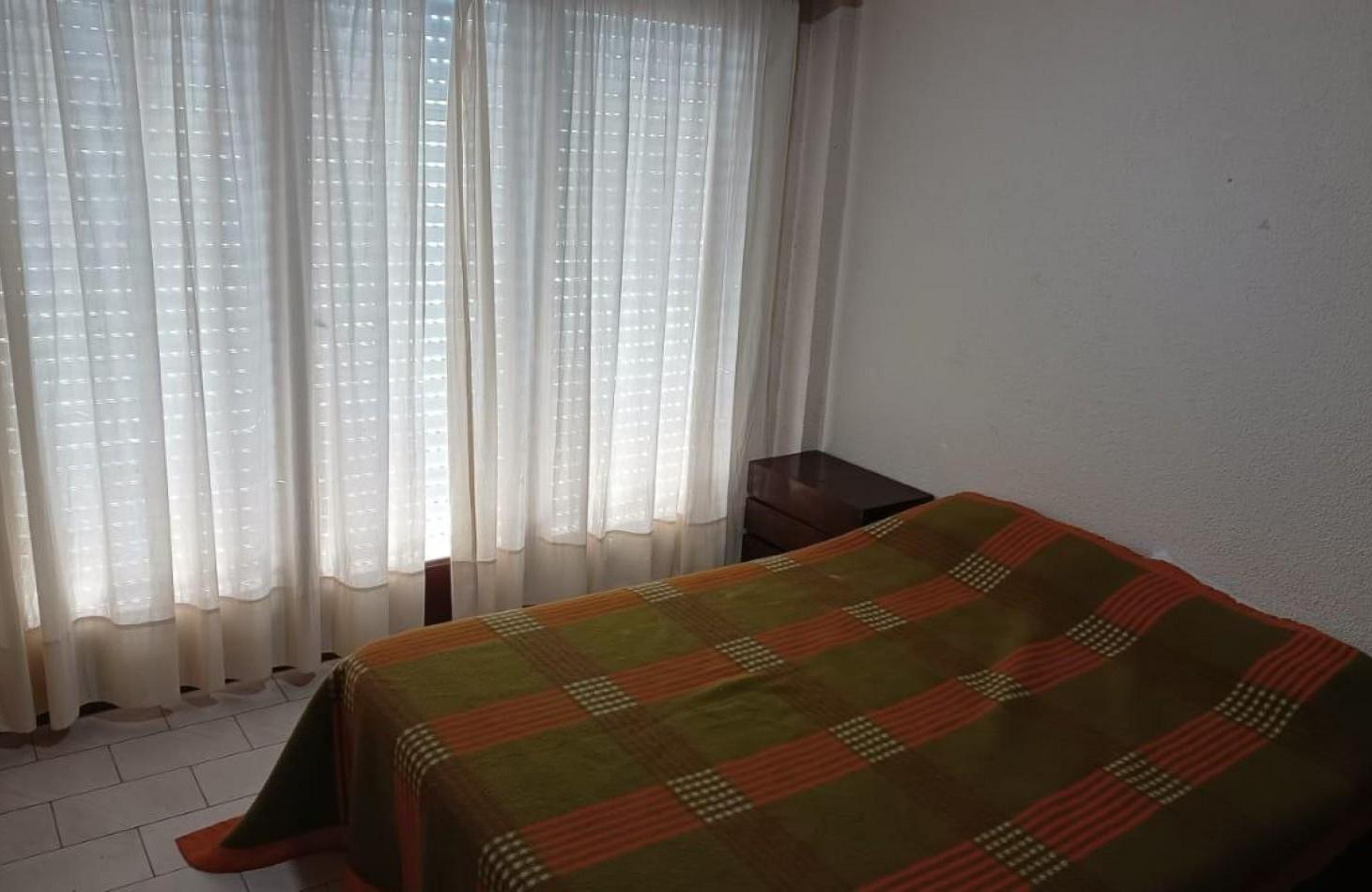Foto de A LA VENTA DEPARTAMENTO DE 2 AMBIENTES FRENTE A PLAZA PRIMERA JUNTA, imagen 2